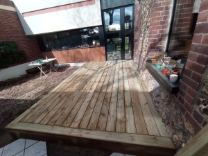 Photo terrasse en pins vert.jpg
