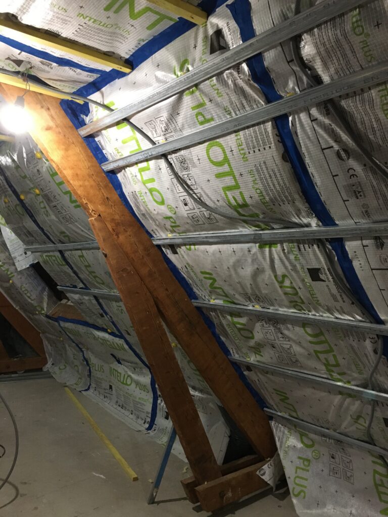 Travaux d’isolation intérieure sous combles réalisés par PML Menuiserie