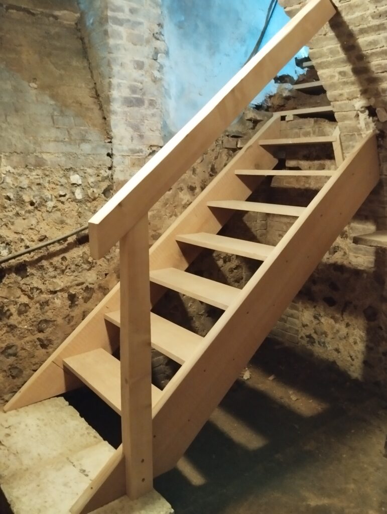 Escalier en bois fabriqué par PML Menuiserie