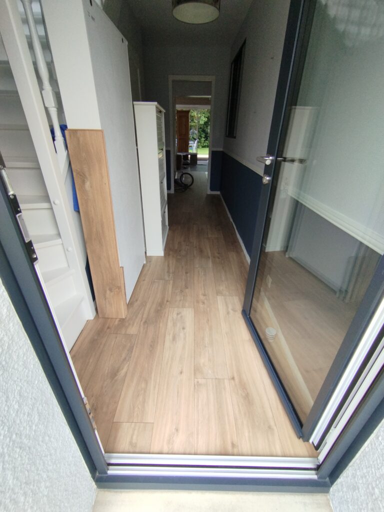 Pose de parquet avec intégration de carreaux de ciment par PML Menuiserie