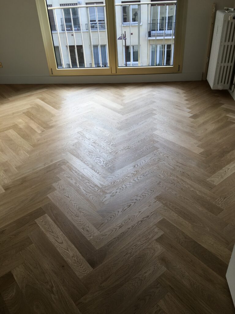Parquet en bâton rompu posé par PML Menuiserie