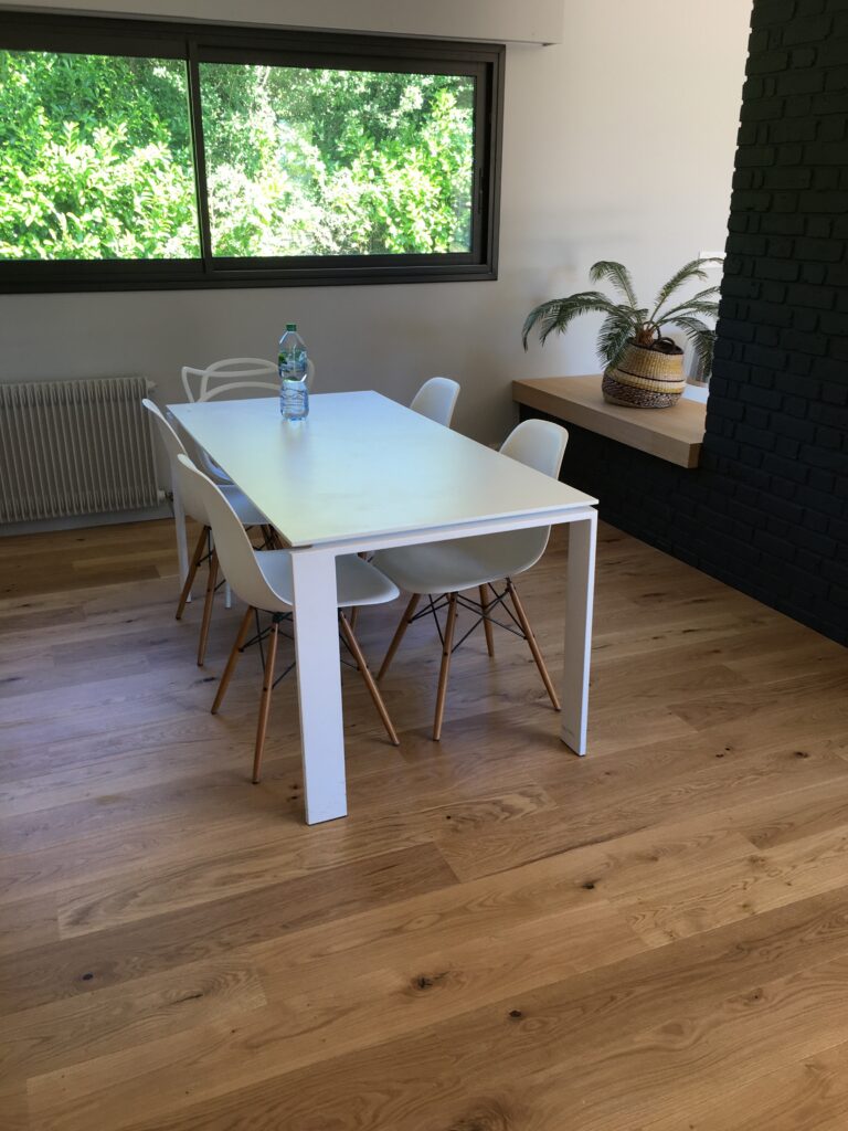 Résultat final d’une pose de parquet contrecollé par PML Menuiserie