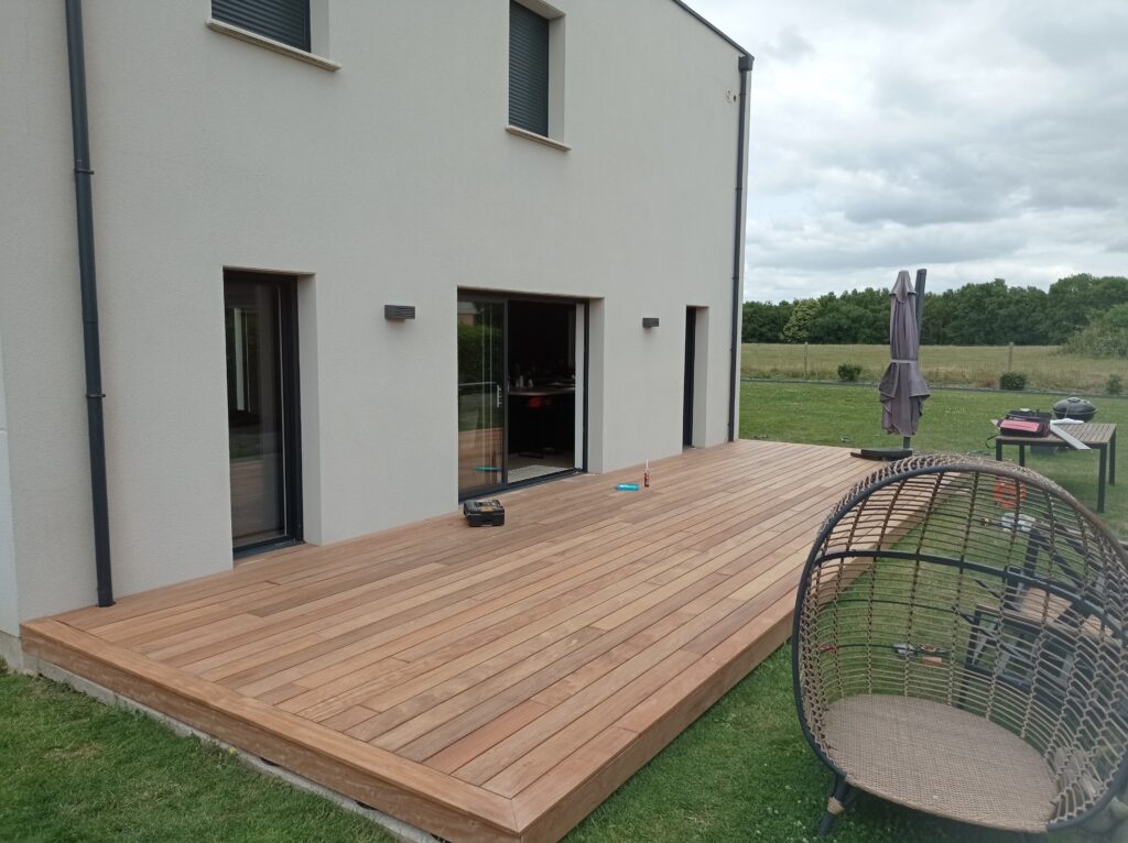 Terrasse en bois Cumaru réalisée par PML Menuiserie
