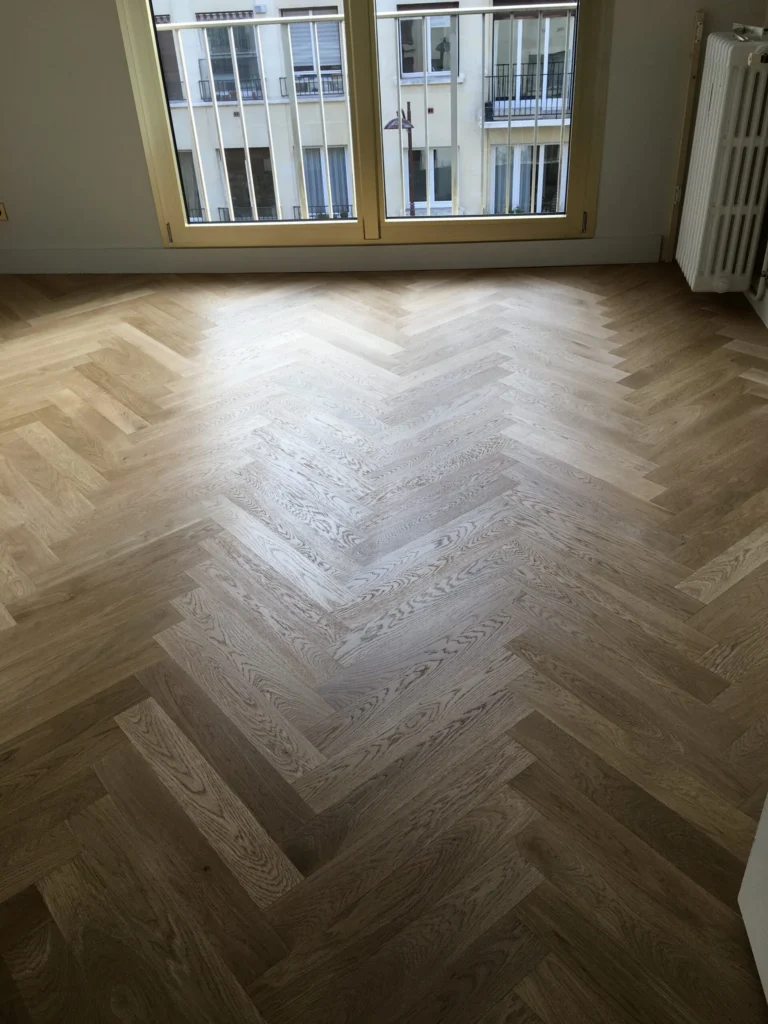 Parquet en bâton rompu posé par PML Menuiserie